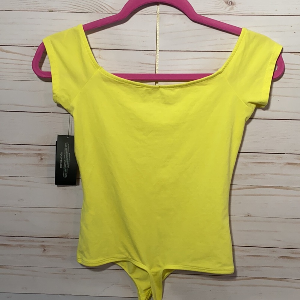 Guess Los Angeles Women’s Lemon Triangle Logo Bodysuit - Picture 13 of 16